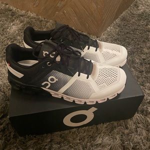 On cloudflow 9.5 tennis shoes